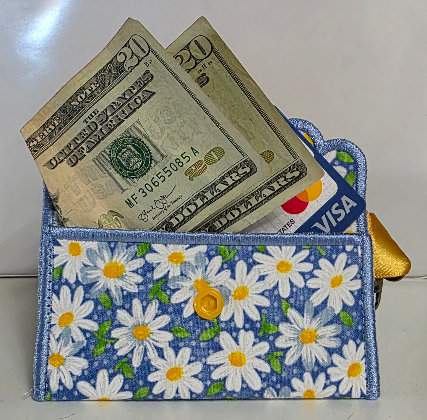 Scalloped Edge ID Holder